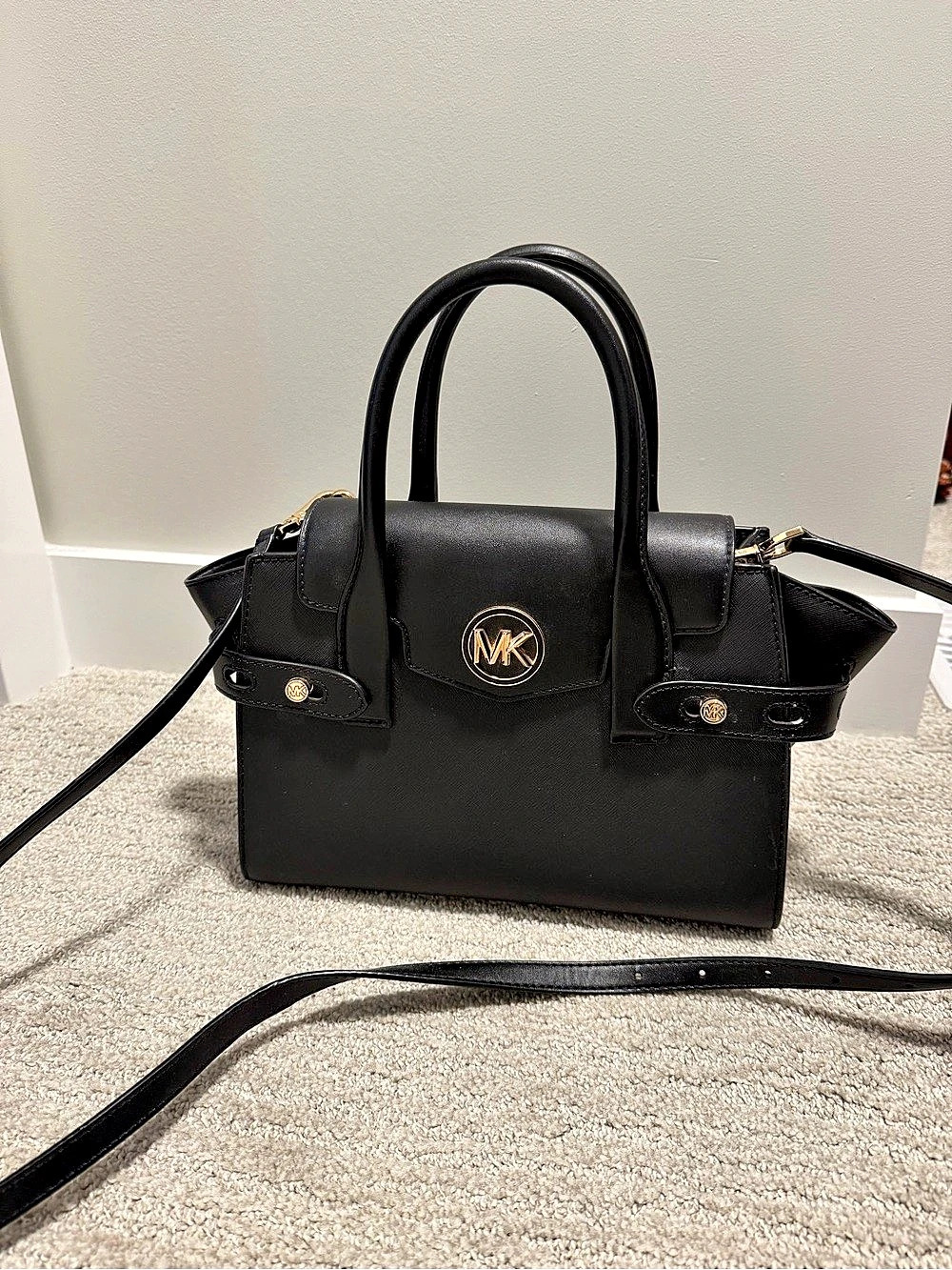 MICHAEL KORS CARMEN MEDIUM BELTED SAFFIANO SATCHEL BLACK